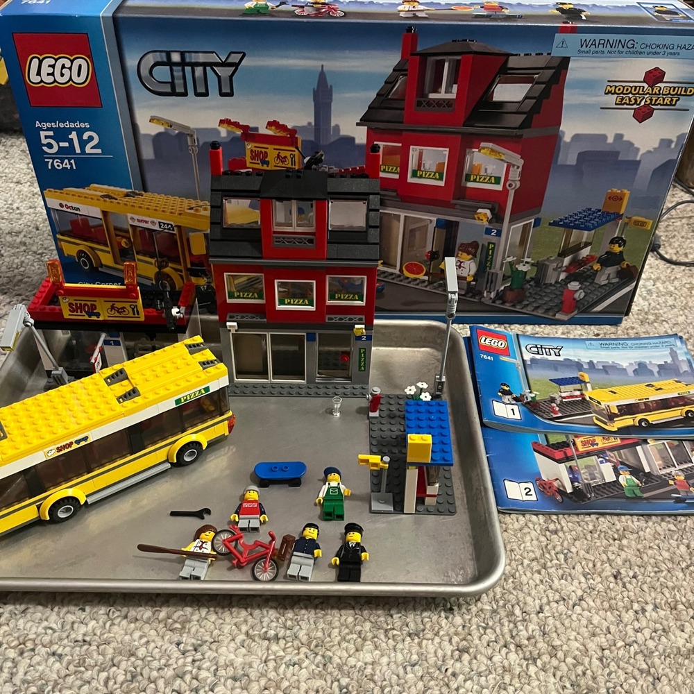 LEGO CITY SET: 7641 City Corner 483 pc Complete Box 2 Manuals Bus Pizza